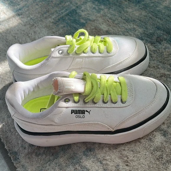 PUMA For women size 6
Lime green laces
Black & white
Platform - Picture 1 of 6
